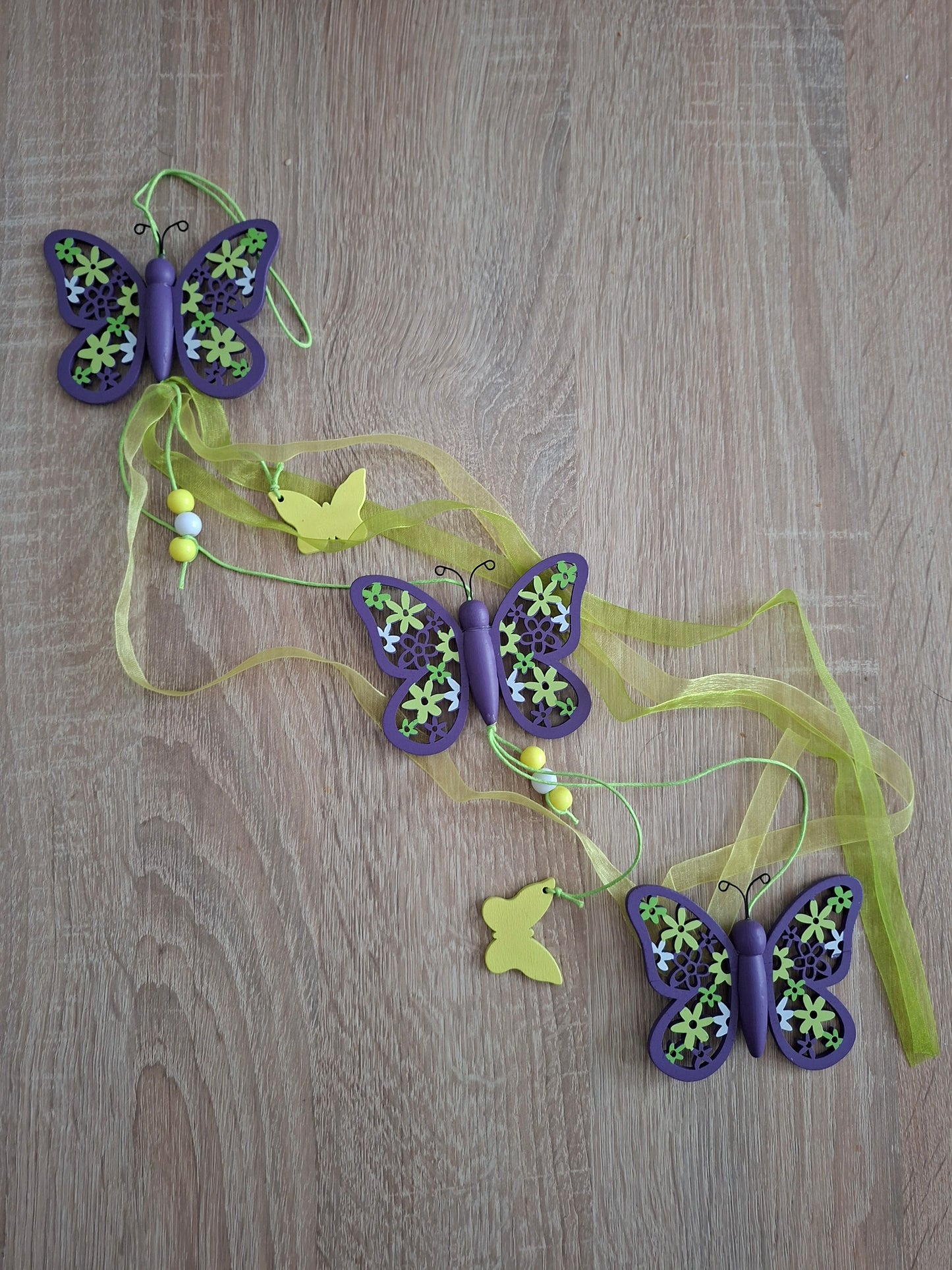 6-teiliges Frühlings-Deko Set – Bunte Holz Anhänger mit Hasen & Schmetterlingen | NEU & OVP